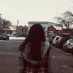 Meet your Posher, Lesly